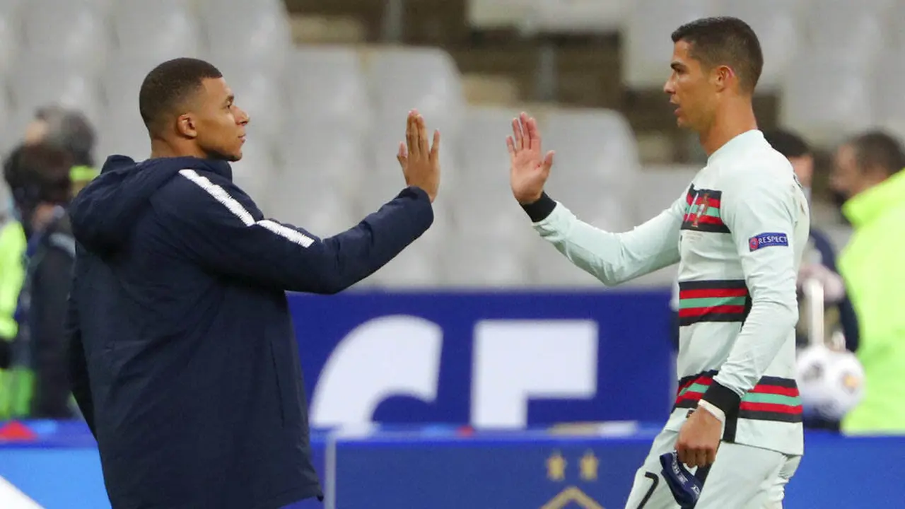 Momen Keakraban Cristiano Ronaldo dan Kylian Mbappe, Portugal Kontra Prancis Sama Kuat