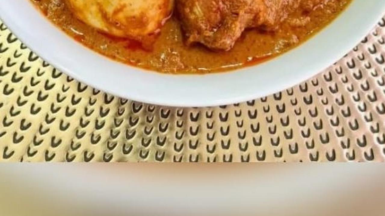 <b>10. Rendang Kambing Telur Ayam</b><br>