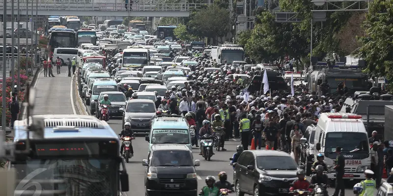 20161213-Ada Sidang Ahok, Depan Eks Gedung PN Jakarta Pusat Macet-Fanani