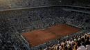 Pemain Serbia, Novak Djokovic (kiri) berusaha mengembalikan bola ke arah petenis Hungaria, Marton Fucsovics pada laga putaran kedua Prancis Terbuka 2023 di Roland Garros, Paris, 31 Mei 2023. (AP Photo/Thibault Camus)