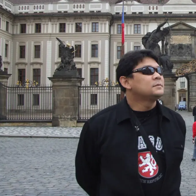 6 Tahun Menduda Usai Ditinggal Istri, Ini 6 Potret Terbaru Aktor Derry Drajat