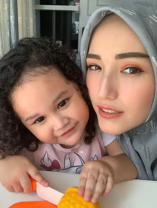 (Instagram/adeliapasha)