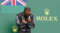 Lewis Hamilton menjadi pebalap aktif yang paling banyak meraih kemenangan di Formula 1 GP Belgia, yaitu pada tahun 2010, 2015, 2017, dan 2020. Catatan itu bahkan hanya kalah dari Ayrton Senna dan Michael Schumacher yang masing-masing pernah meraih 5 dan 6 kemenangan. Pada kemenangan terakhirnya, Hamilton berpose 'salam Wakanda' di atas podium untuk mengenang kematian aktor film Black Panther, Chadwick Boseman. (AFP/Francois Lenoir)