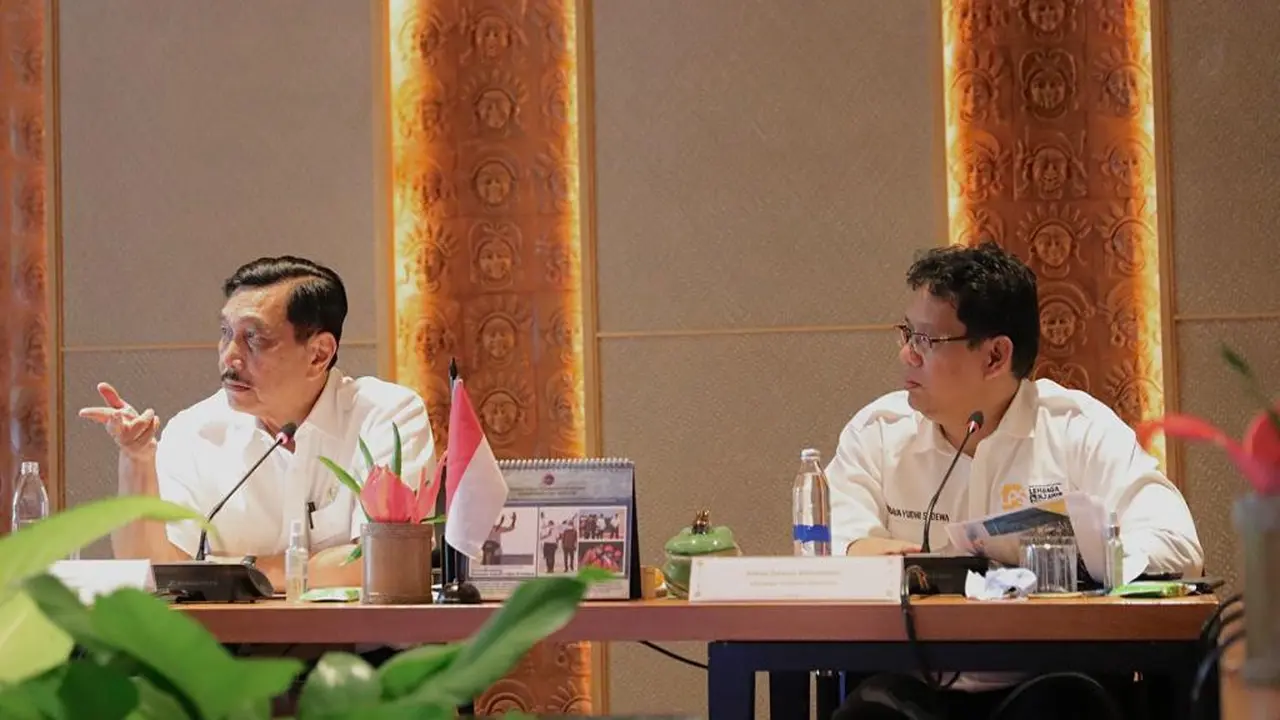Ketua Dewan Komisioner LPS Purbaya Yudhi Sadewa pada rapat koordinasi yang dipimpin oleh Menko Kemaritim dan Investasi Luhut Binsar Pandjaitan di Sanur, Bali, Sabtu (11/6/2022).