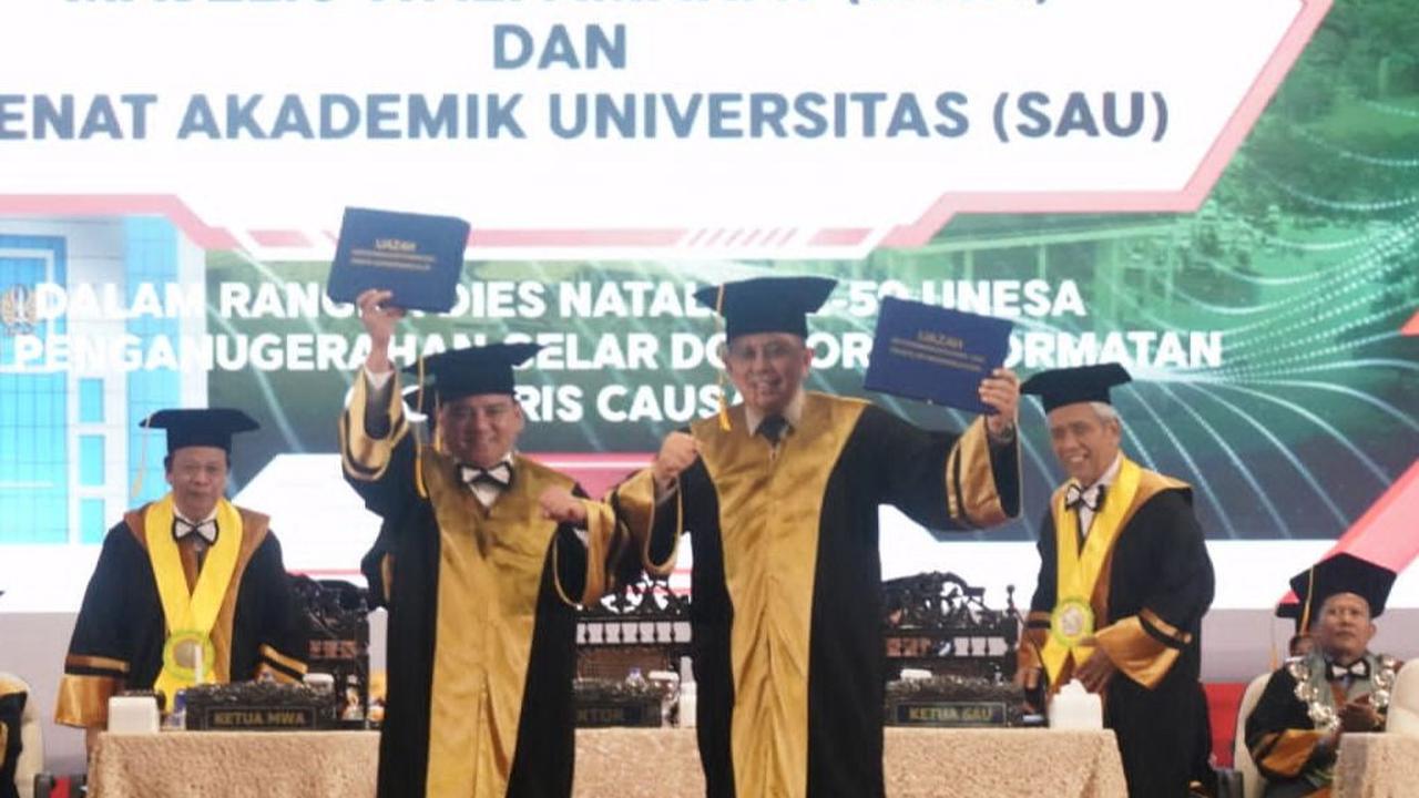 Bersama Andap, gelar doktor kehormatan juga diberikan kepada Anang Revandoko, Dankor Brimob. Ini berarti, dalam sejarahnya dari sejak berdiri hingga saat ini, Unesa baru memberikan gelar doktor kehormatan pada tiga orang saja.