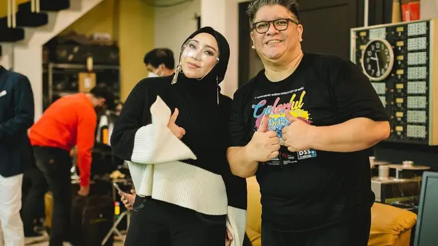 6 Potret Terbaru Melly Goeslaw yang Terlihat Makin Kurus, Banjir Pujian