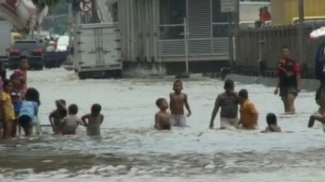 [VIDEO] Jakarta Banjir Lagi, Lalulintas Terganggu