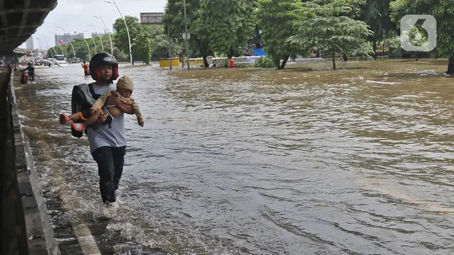 Jakarta Diguyur Hujan, Jalan Ahmad Yani Terendam Banjir