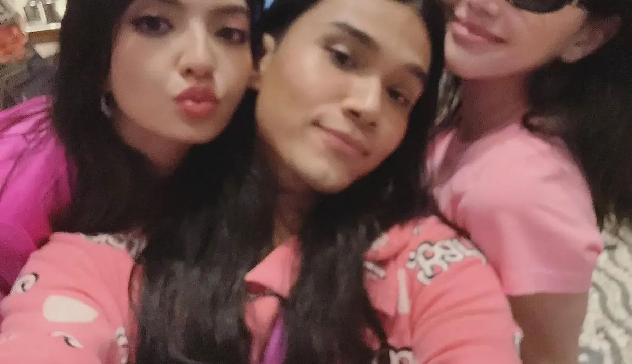 Banyak netizen yang  mengaku iri lantaran ingin join ke circle Raline dan Davika yang tampak seru dan menyenangkan. [Instagram/ralineshah].