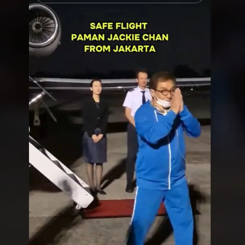 Sikap Jackie Chan Saat Pulang Naik Jet Pribadi Usai Kunjungan Singkat di Indonesia Banjir Pujian