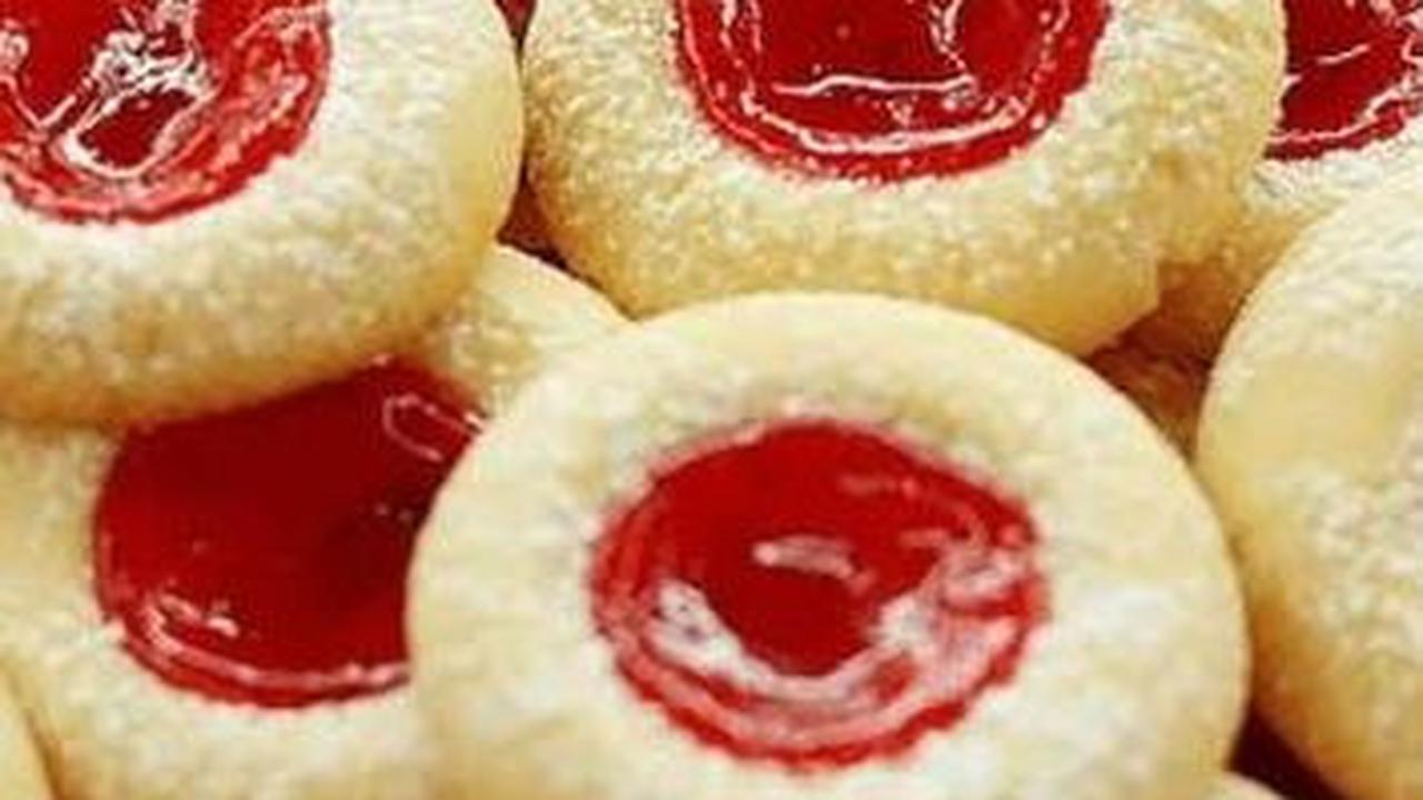 Bahan:<br>80 gr Anchor Tinned Salted Butter<br>80 gr Anchor Unsalted Butter<br>100 gr Gula halus<br>1 butir Kuning telur<br>245 gr Tepung terigu protein rendah<br>20 gr Tepung maizena<br>1/2 sdt Baking powder<br>1/8 sdt Garam<br>2 sdm Corn syrup / Madu / 