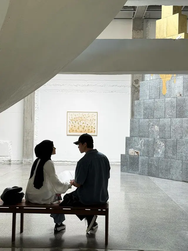 Dinda Hauw dan Rey Mbayang