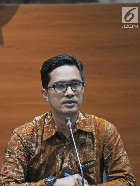 Suasana saat Juru Bicara KPK Febri Diansyah gelar konfrensi pers di Gedung KPK, Jakarta, Rabu (7/2). KPK menduga  Yudi beberapa kali menerima hadiah atau janji dari Direktur PT Cahaya Mas Persada So Ko‎k Seng alias Aseng. (Liputan6.com/Herman Zakharia)