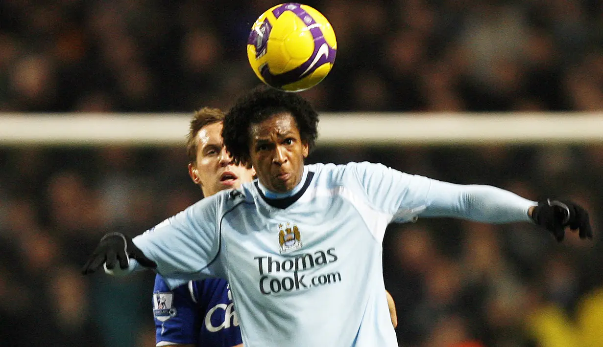 Jo. Striker asal Brasil ini didatangkan Manchester City dari CSKA Moskow pada awal musim 2008/2009. Selama 3 musim, ia hanya tampil dalam 42 laga dengan raihan 2 gol dan dua musim di antaranya dipinjamkan ke Everton dan Galatasaray. Pada 2011 ia dilepas ke klub Brasil, Internacional. (AFP/Glyn Kirk)
