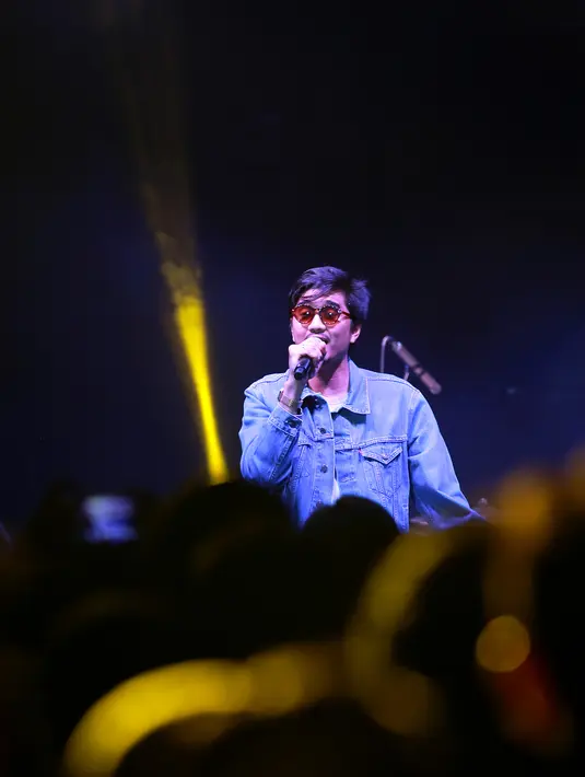 'Ada beberapa bocoran, konser tunggal sekaligus launching album. Tetapi masih dipikirin takutnya maksa,' ujar Duta di The Foundry 8, kawasan SCBD, Jakarta Selatan, Jumat (18/9) malam. (Galih W. Satria/Bintang.com)