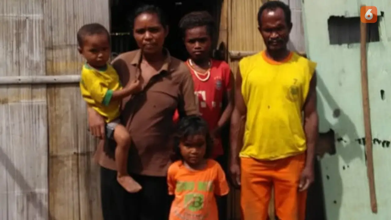 Warga miskin kota hidup di gubuk reyot
