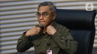 Ketua Komisi Pemberantasan Korupsi (KPK), Setyo Budiyanto memberikan keterangan terkait penahanan Sekretaris Jenderal Partai Demokrasi Indonesia Perjuangan (PDIP), Hasto Kristiyanto di Gedung Merah Putih, Jakarta, Kamis (20/2/2025). (Liputan6.com/Angga Yuniar)