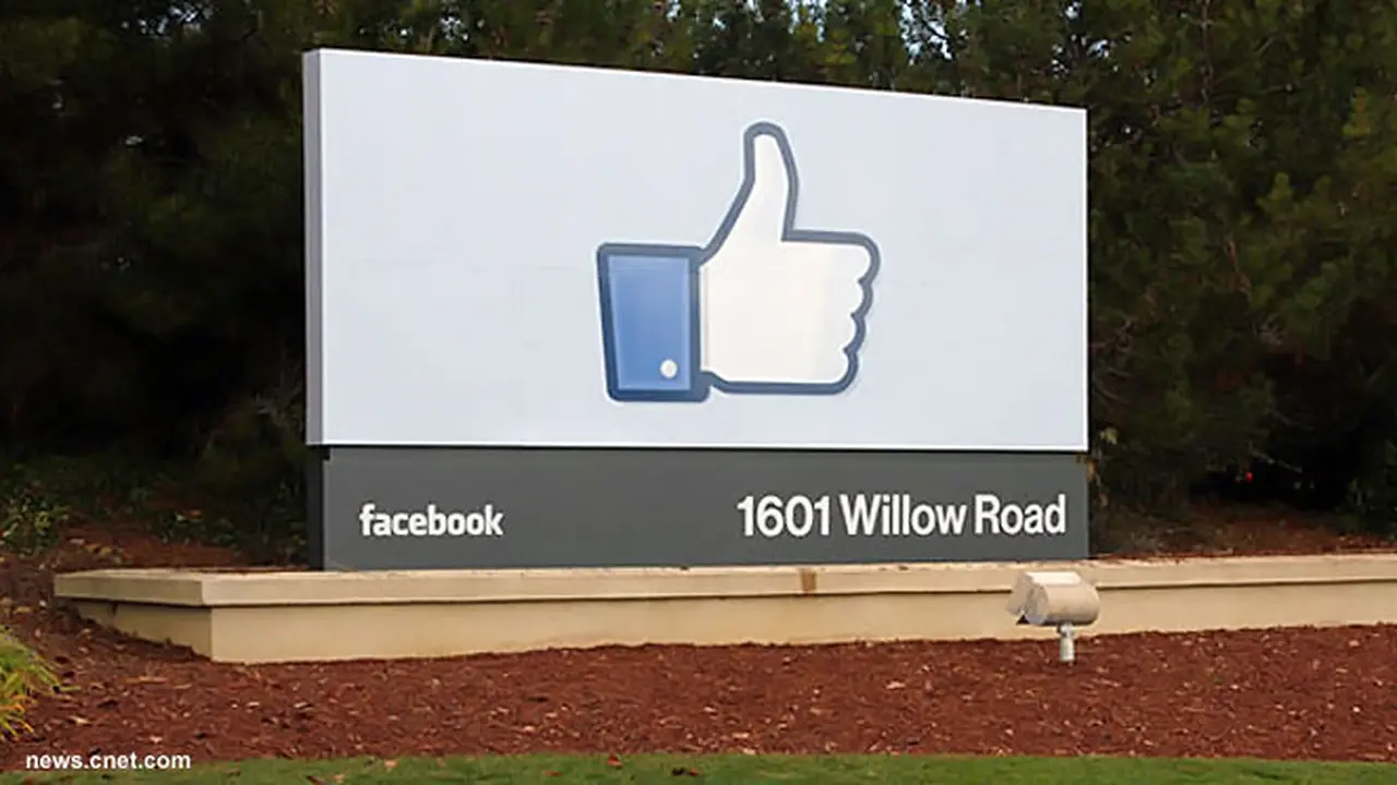 facebookk-130805b.jpg