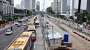 Rekayasa arus lalu lintas sebagai imbas dari pembangunan proyek MRT masih belum mampu mengurai kemacetan yang terjadi di Jl MH Thamrin, Jakarta, (25/7/2014). (Liputan6.com/Faizal Fanani)