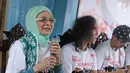 Bunda Iffet memberi keterangan saat jumpa pers di Markas Slank, Jakarta, Selasa (05/09). Dialog kebangsaan itu diadakan untuk memberikan wawasan dan meningkatkan rasa nasionalisme kepada para santri. (Liputan6.com/Herman Zakharia)