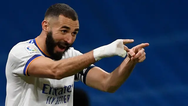 Foto: Perban di Tangan Kanan Karim Benzema Bukan Gaya-gayaan, Jadi Inspirasi Apparel Ternama Rilis Film Pendek Hand of Gold