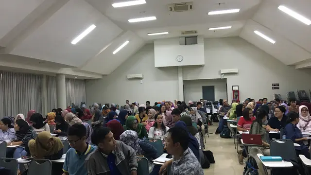 Suasana Kelas  Kelas Manajemen dan Kebijakan Kesehatan, Program Magister Ilmu Kesehatan Masyarakat UI