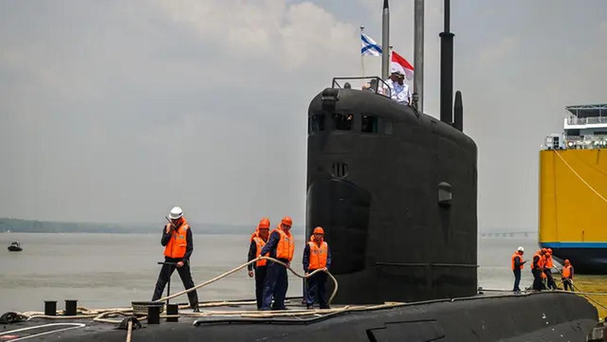 Ikut Latihan Gabungan, Kapal Selam Rusia Berlabuh di Surabaya