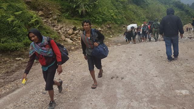 Kelompok Bersenjata Tembaki Mobil Freeport dan Pos Polisi