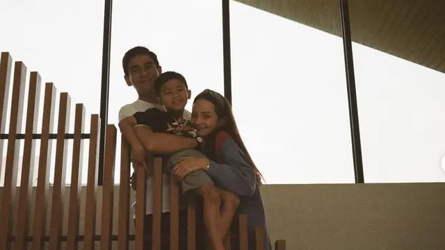Disebut Mirip Adik Ipar, Ini Momen Enzy dan Keluarga Molen di Bandung