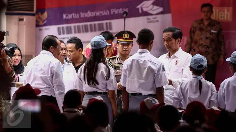 20170208-Jokowi bagi Kartu Indonesia pintar-Jakarta-Faizal Fanani