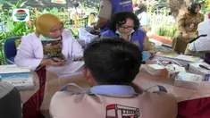 Puluhan awak dan sopir bus di Terminal Kalideres Jakarta Barat sepanjang Selasa, 20 Juni 2017 menjalani tes urine dan kesehatan.