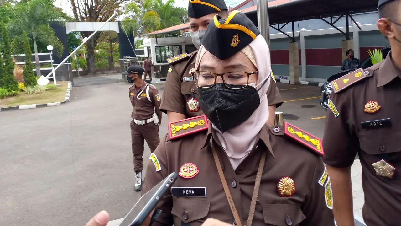Kepala Kejaksaan Negeri Garut, Neva Sari Susanti, mengutip pembacaan majelis hakim menyatakan, terdakwa secara sah dan meyakinkan bersalah melakukan tindak pidana pembunuhan berencana dan pencurian terhadap korban.
