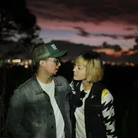 Pasangan Poppy Sovia dengan Ahmad Gussaoki sudah saling kenal selama dua tahun. Kesamaan hoby keduanya, hingga akhirnya menjalin kasih dan memantabkan untuk meresmikan hubungannya. (Instagram/gussaoki)