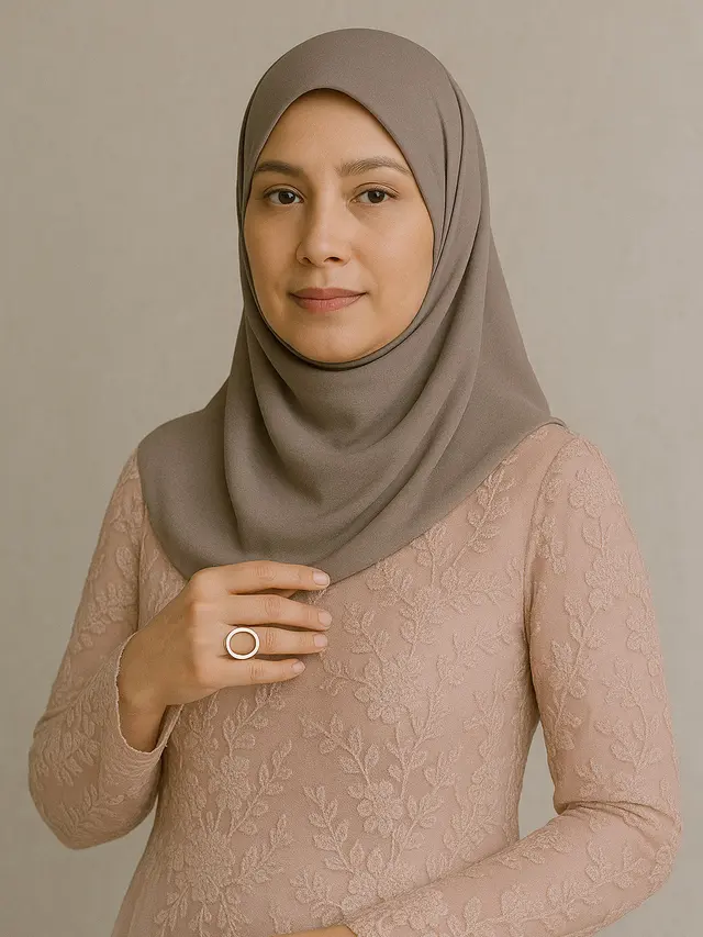 Inspirasi Padu Padan Hijab dengan Kebaya Klasik, Lengkap dengan Cincin & Aksesori Elegan
