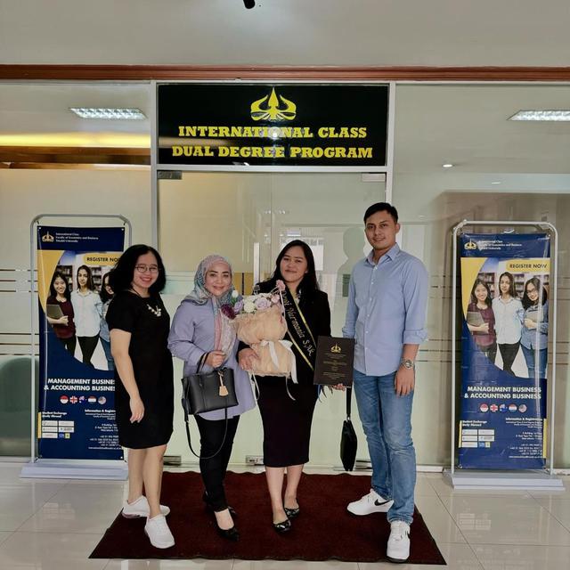 6 Potret Dewi Nurmania Anak Muzdalifah Lulus Sidang Skripsi, Bergelar Sarjana Akuntansi