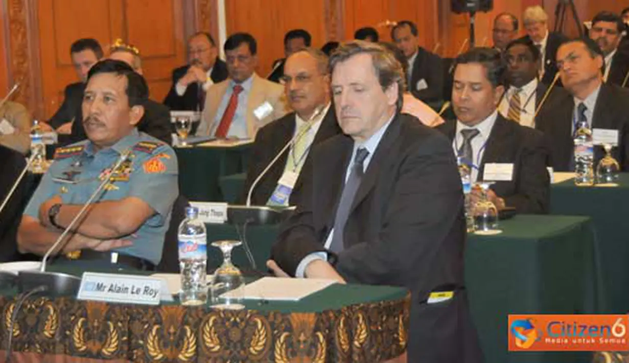 Citizen6, Jakarta: Panglima TNI Laksamana TNI Agus Suhartono, S.E dan para peserta sedang mengikuti lokakarya konferensi regional PBB Ke-3 (The 3rd UN Regional Conference Workshop), di Hotel Sultan Jakarta, Rabu (23/3). (Pengirim: Badarudin Bakri Badar)
