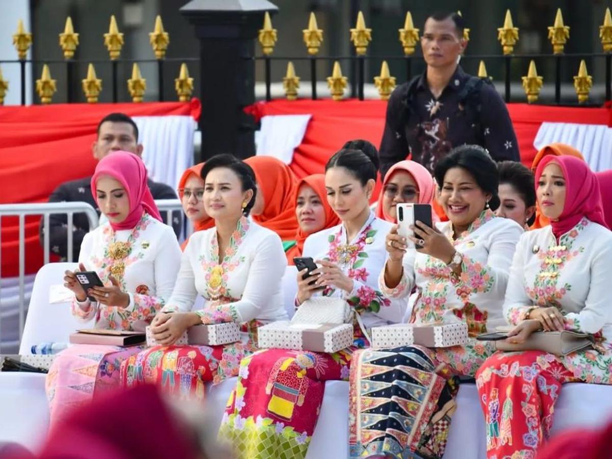 Meriahkan Acara Istana Berkebaya