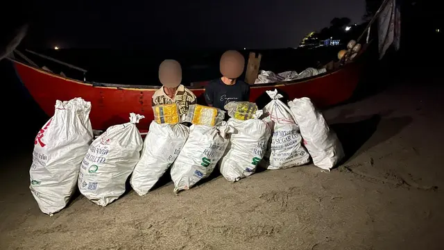 Barang bukti penyelundupan 135 kilogram sabu melalui jalur laut menggunakan kapal penangkap ikan di Pantai Ujong Blang, Lhokseumawe, Aceh. (Istimewa)