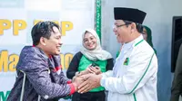 Plt Ketua Umum Partai Persatuan Pembangunan (PPP) Muhamad Mardiono meninjau program kesejahteraan sosial seperti pemeriksaan kesehatan dan bazar kuliner UMKM bagi masyarakat di Kantor DPC PPP Semarang, Jawa Tengah, Sabtu (10/1) (Istimewa)