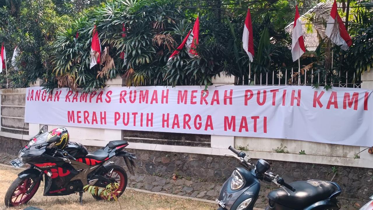 Renovasi rumah ini dilakukan karena banyak benda-benda peninggalan Bung Karno, sehingga bangunan itu dirombak menjadi berlantai tiga.