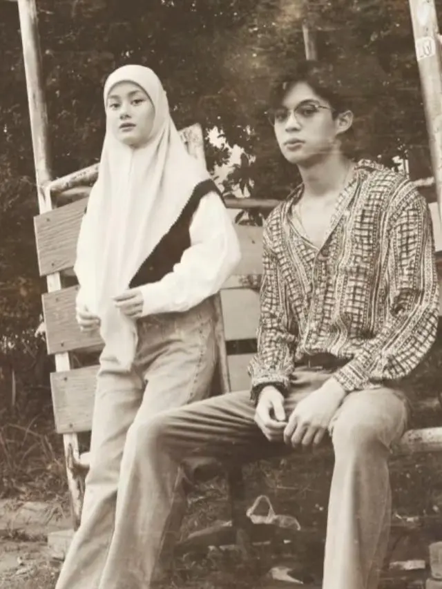 Gaya Pemotretan Jadul Rey Mbayang dan Dinda Hauw. (Sumber: Instagram/rey_mbayang)