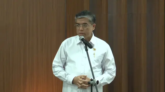 Menteri Ketenagakerjaan (Menaker) saat konferensi pers di Kompleks Parlemen, Jakarta, Senin (6/7/2026). (Foto: Liputan6.com/Arief RH)