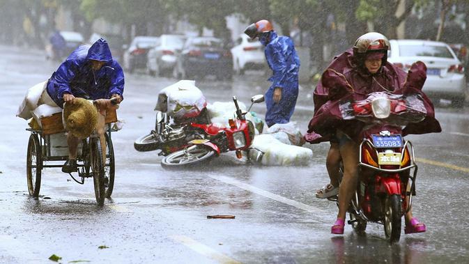 8 Teknik Pengereman yang Baik dan Benar Saat Naik Motor 