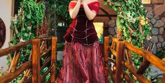 Naura Ayu turut menyambut gembira rilisnya film Snow White di Indonesia. Tidak hanya sebagai penonton, Naura Ayu bahkan jadi Snow White sehari di instalasi film Disney Princess itu [@naura.ayu]