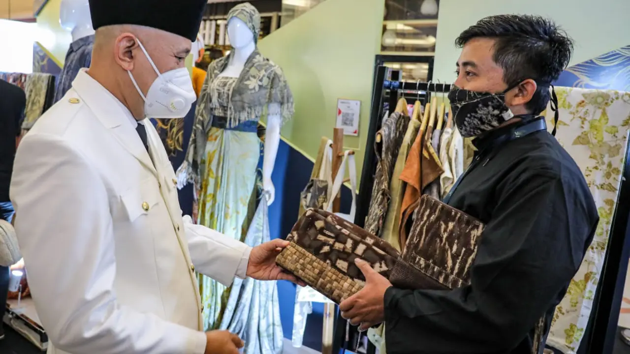 MenkopUKM “Kick off” Gerakan Indonesia Bersama UMKM Seiring Gernas BBI