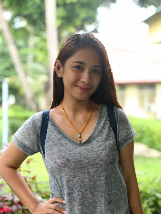 Dalam sinetron 'Aku Jatuh Cinta' yang siap ditayangkan mulai Senin, 11 April 2016 pukul 19.00 WIB, ia mendapatkan lawan main dengan Eza Gionino. (Andy Masela/Bintang.com)