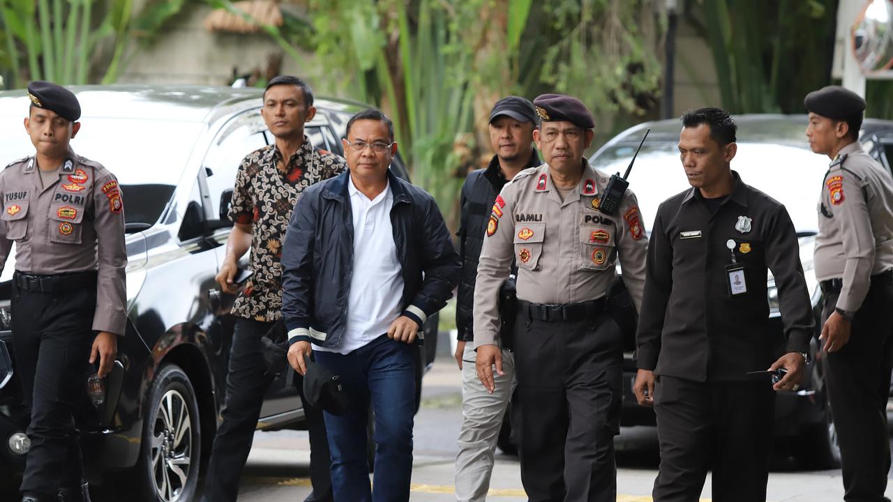 FOTO: Bupati Pati Sudewo Tiba di Gedung KPK Usai Terjaring OTT