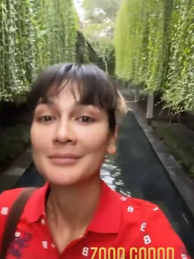 6 Potret Terbaru Luna Maya dengan Poni Depan, Dipuji Bak ABG