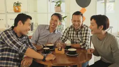 Bagaimana sih pendapat para pria mengenai wanita "resik" yang gemar merawat detail tubuhnya termasuk area kewanitaannya? Simak penuturan mereka hanya di video berikut ini.