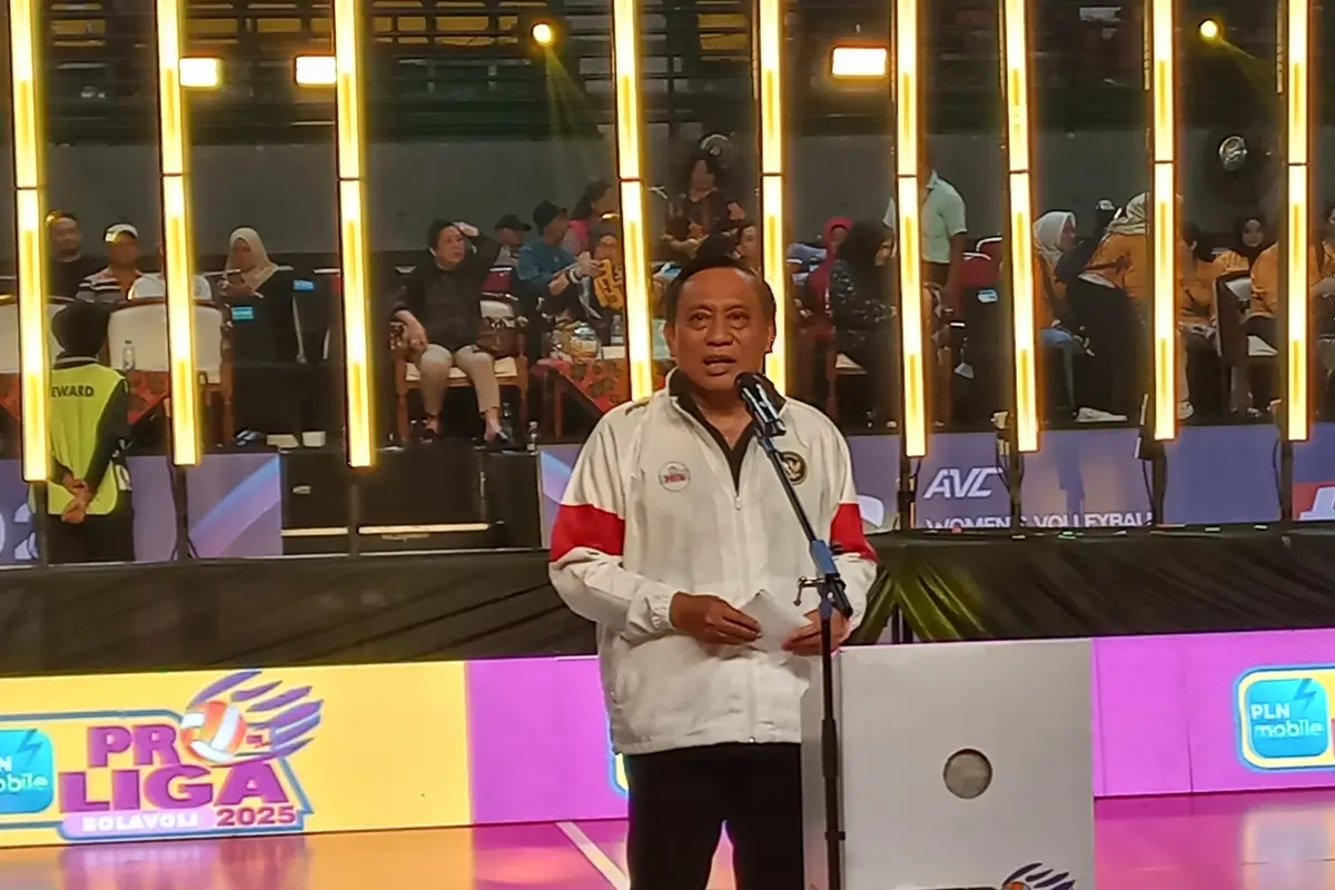 Ketua PBVSI, Imam Sudjarwo mengapresiasi babak final PLN Mobile Proliga 2025 yang berlangsung di Gor Amongrogo, Yogyakarta, Minggu (11/5/2025).